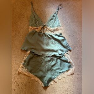 Victorias secrete stretch lace & satin cami set